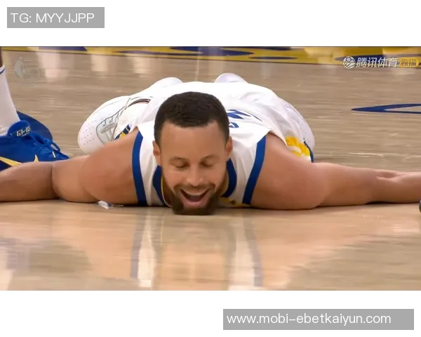 库里分享谷歌折叠手机广告幕后花絮巴特勒奇特造型意外现身引关注 库里分享谷歌折叠手机广告幕后花絮巴特勒奇特造型意外现身引关注