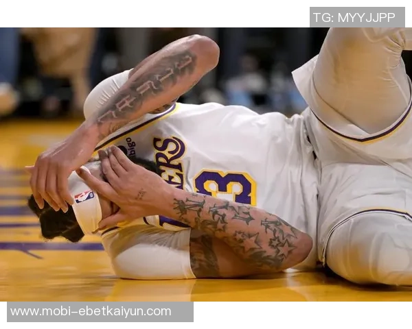 浓眉生涯伤病回顾：51种伤情折磨与55次足部伤势反复的悲剧历程