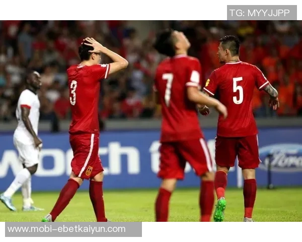 枪手攻势如潮苏维门迪射门中柱埃泽凌空机会被扑救 枪手攻势如潮苏维门迪射门中柱埃泽凌空机会被扑救